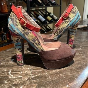 Stiletto sandals with straps around the ankles